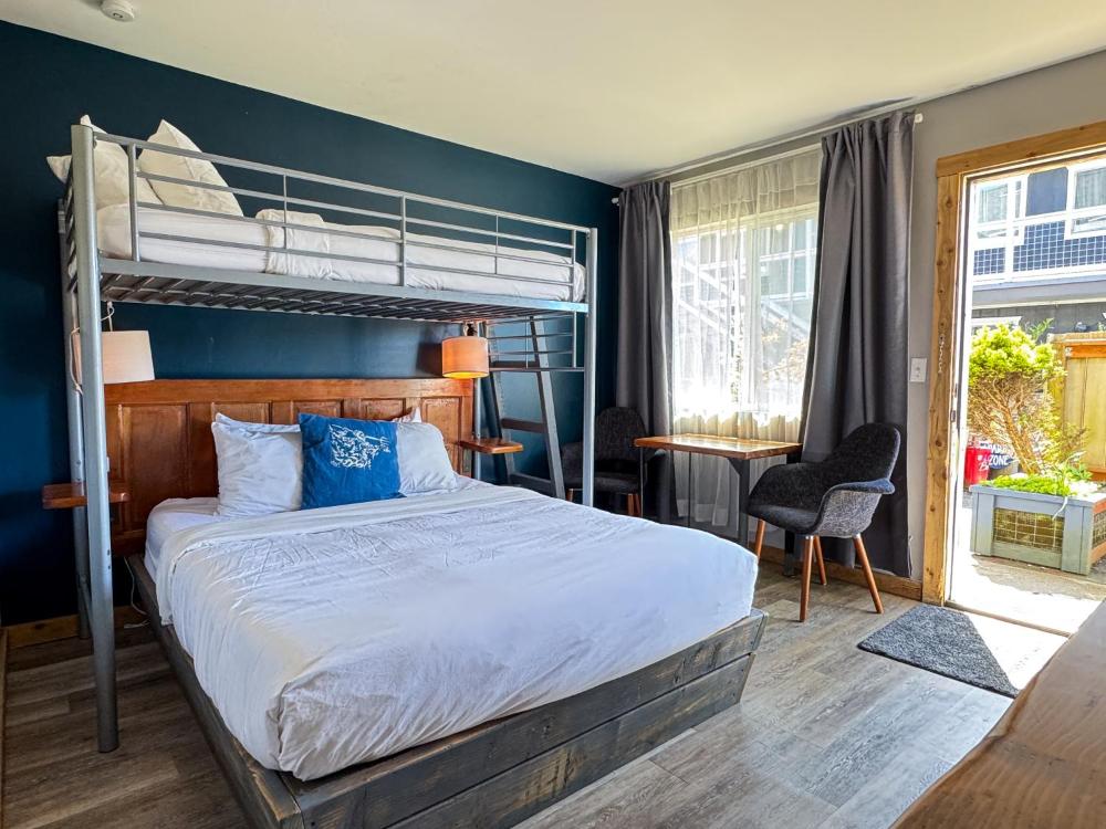 Salt Hotel & Pub